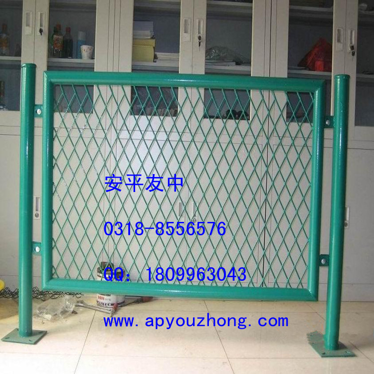 护栏用钢板网厂家低价销售——安平友中与护栏网产业集群