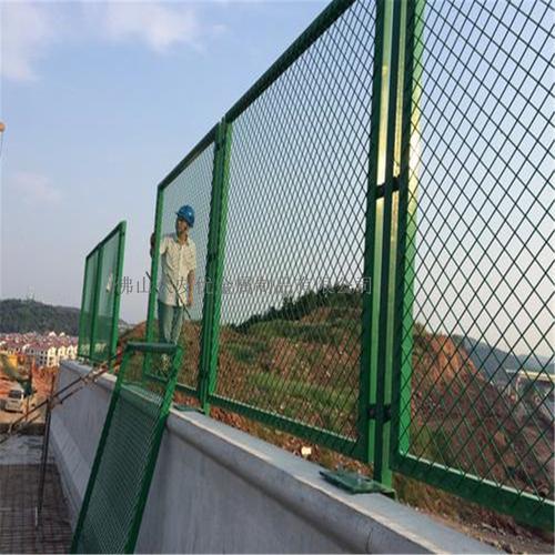 护栏网与桥梁防抛网 结构类型、应用场景及选型指南