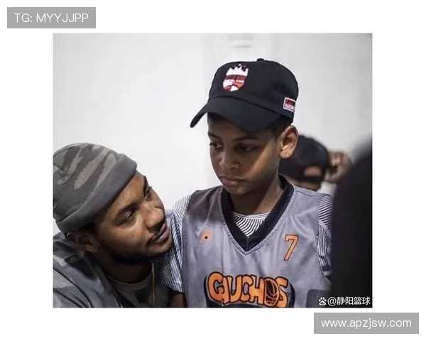 安东尼儿子基扬NCAA首秀球鞋成首张1of1球星卡引发热议